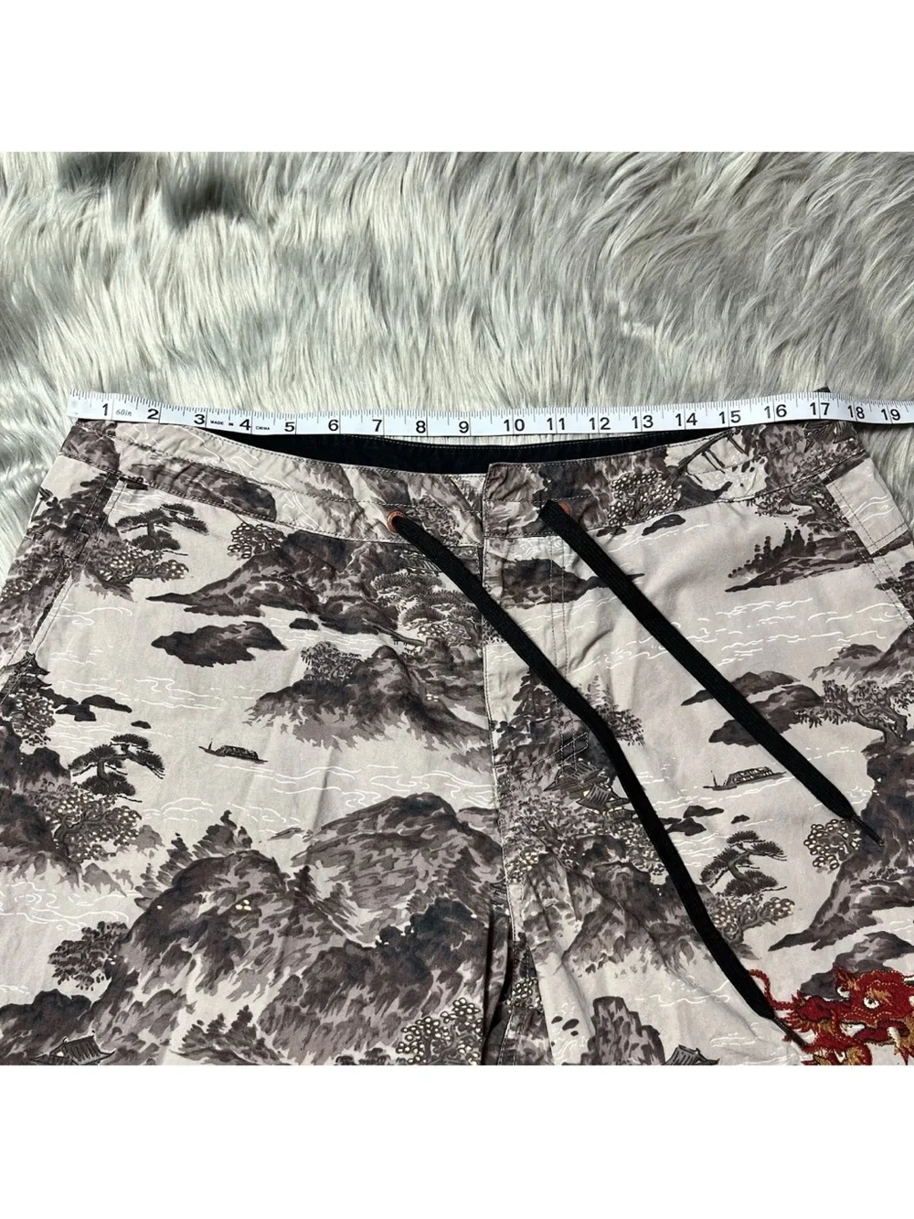 Vintage Y2K Lucky Brand Men’s Dragon Embroidered Board Short